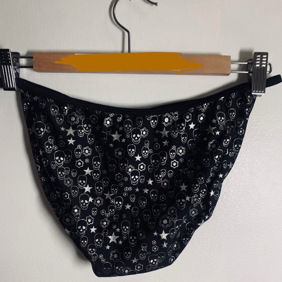 Skull Bikini Bottom - Picture 3 of 4